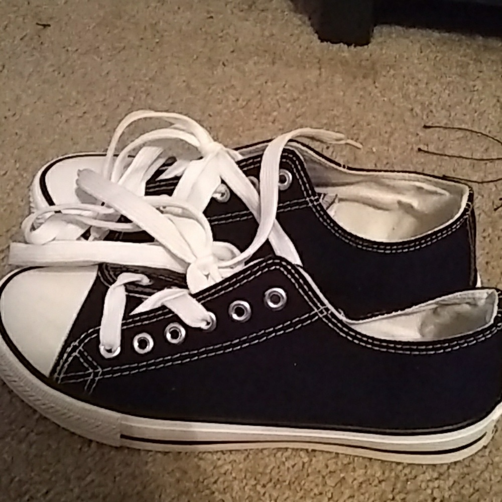 Shoes - Picture 3 of 4